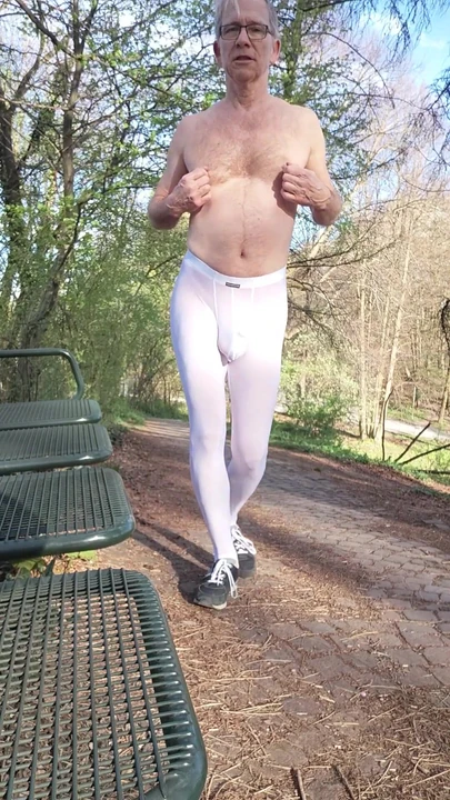 Momento emocionante de "Caminar en el parque"