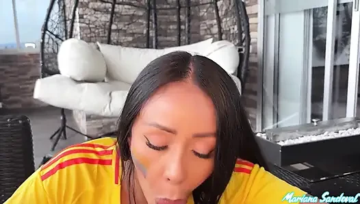 Kolombiya Dünya Kupası 2026 Panini'sini alır ve futboldan önce onunla sevişir - Mariana Sandoval
