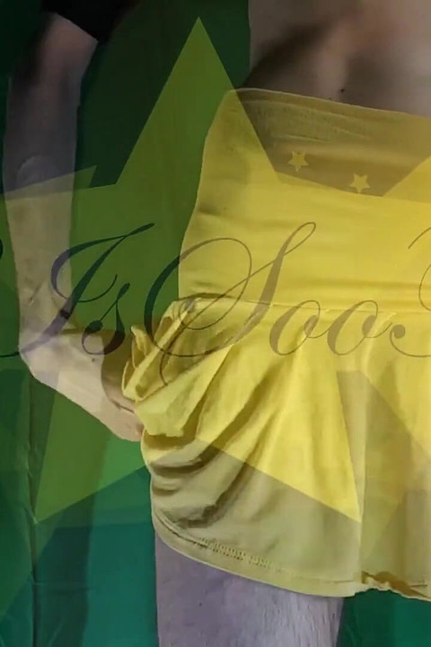 Yellow Skirt with Yellow Shorts. the Free Cut.