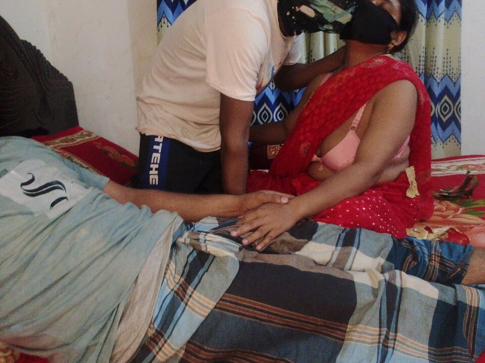 Uživaj u trojci u hardcore jebanju Jebanje Bangladeške cure s desi stilom seks videa