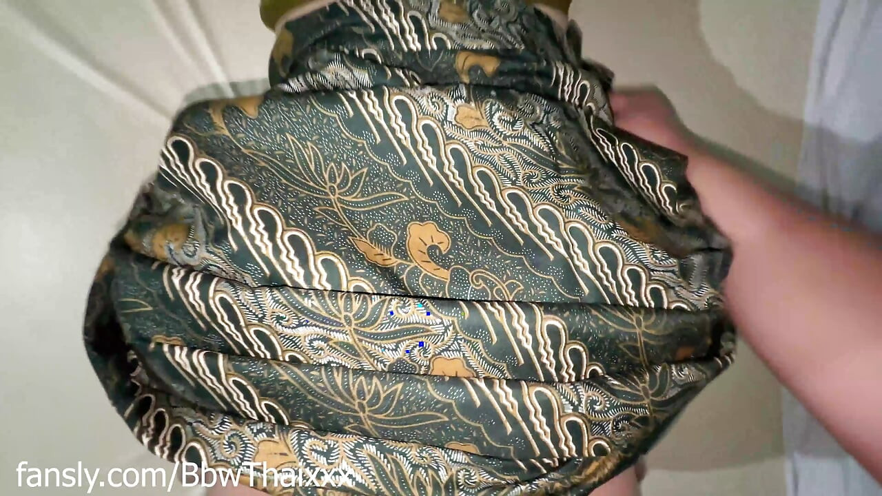 VERKLIG- MILF bär en sarong, fansly BbwThaixxx
