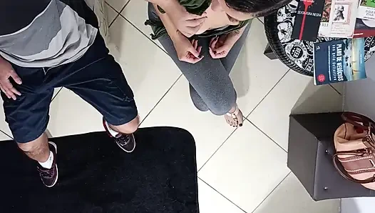 Seks tak terduga di ruang tunggu dengan orang asing.