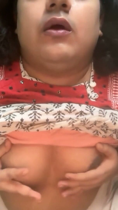 Indisk sissy shemale solo striptease onani selv-sædspisning | Klip 1