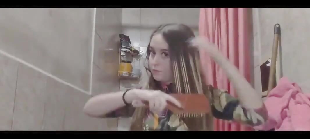 Eu amo escovar meu cabelo