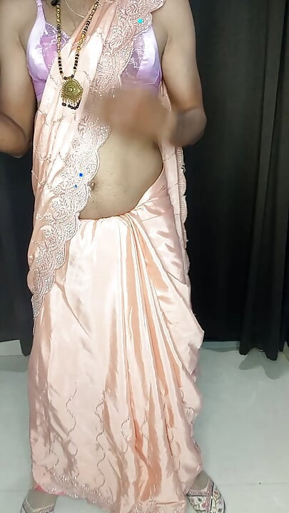 Indian hot sexy remove saree and show off sexy bra