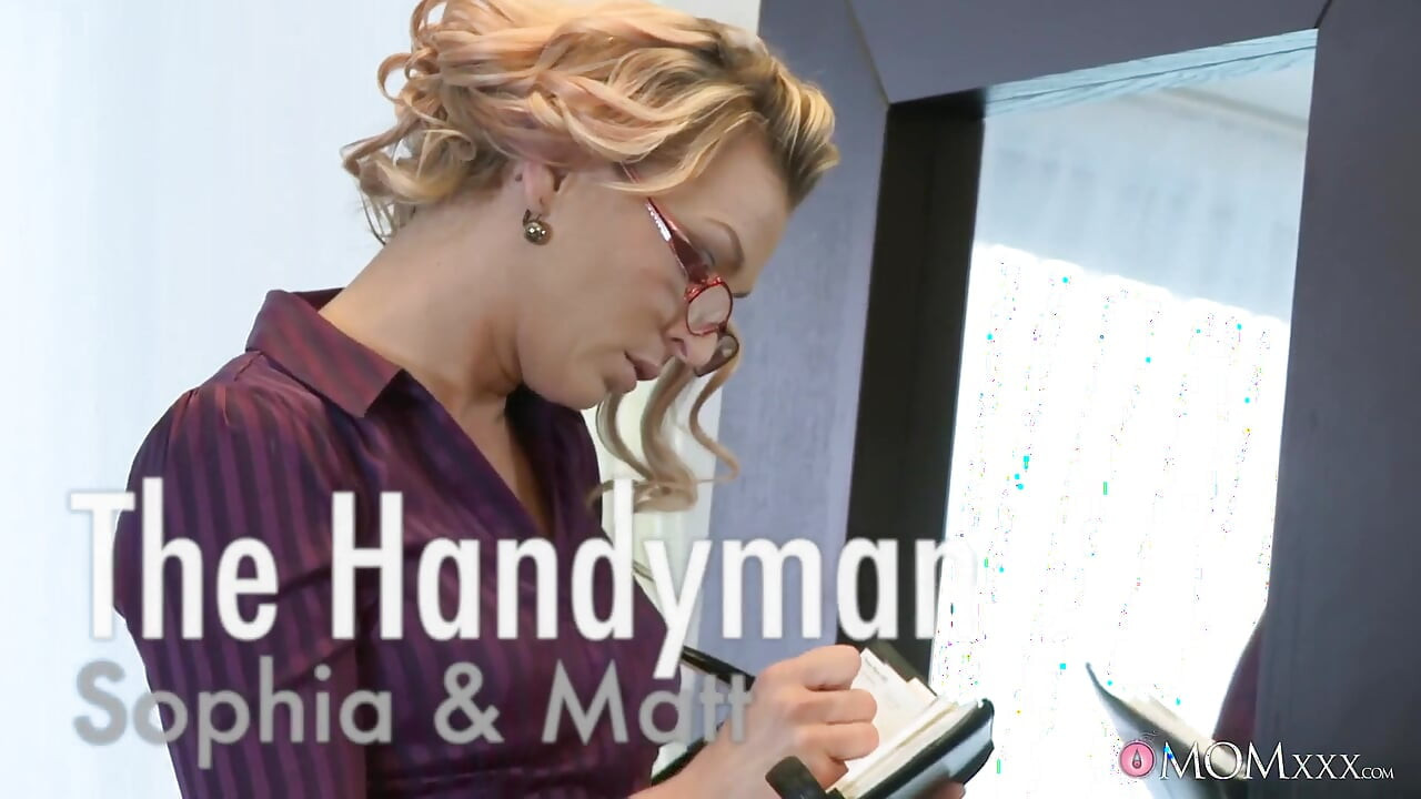 Mom.Xxx - тугая милфа Samantha Snow получает руку с разнорабочим