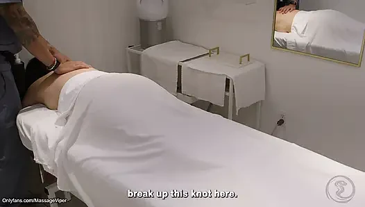 Pijat kaki klien berakhir bahagia