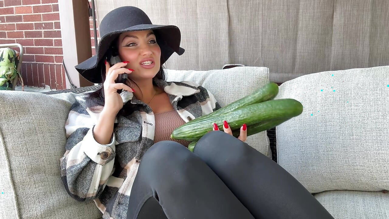 Desperate Housewife Triple Penetrates with 3 12in Cucumbers