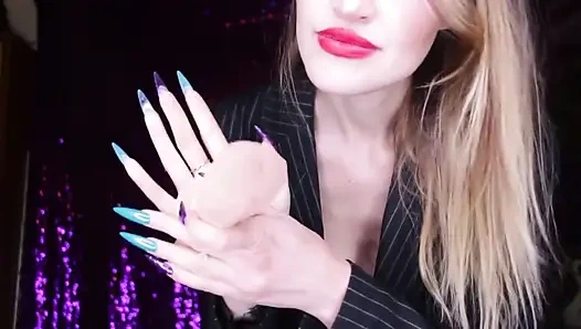 Cewek seksi rambut cokelat lagi asik ngocok kontol pakai dildo favoritnya