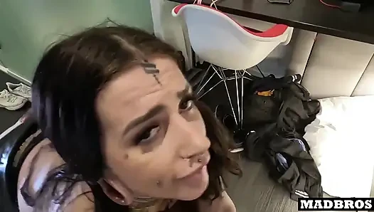 A Good French Goth Gives Her Nice Big Ass to Stay in the Bedroom!!!