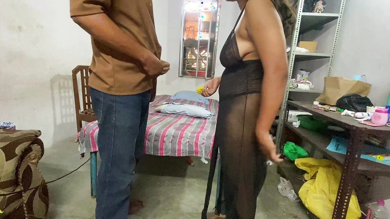 Indian Bhabhi Ne Apne Boyfriend Ko Call Kar ke Bulaya Aur Bathroom Me Kiya Sex. Clear Hindi Audio