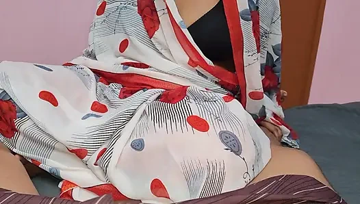 Ibu tiri istriku baru 30 tahun dan dia lebih terangsang dari istriku