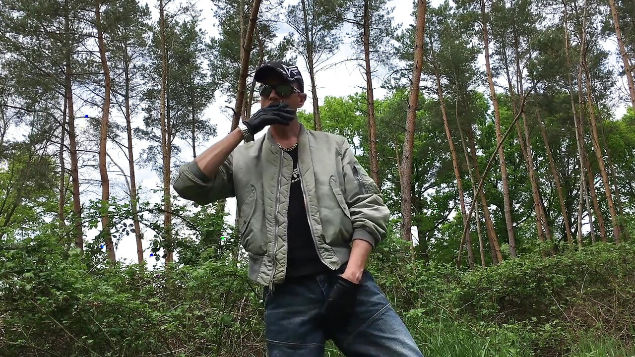 Outdoor Piss