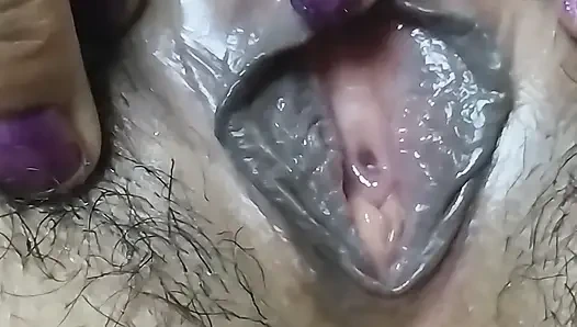 Sexy indian hot lady chut may ungli dal kar chut ka pani nikala