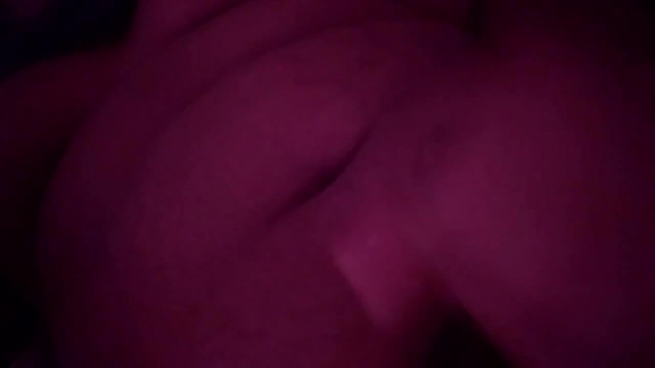 Grande bella nonbinare si masturba