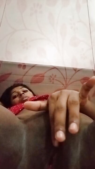 Moje fingerovanje na krevetu