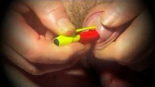 Un transsexuel sonne la bite de l&#39;urètre, gode, jouet, fétiche