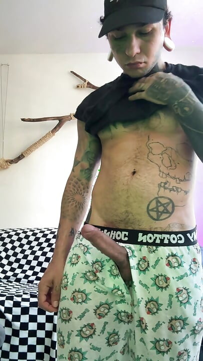 delicious straw at home alone