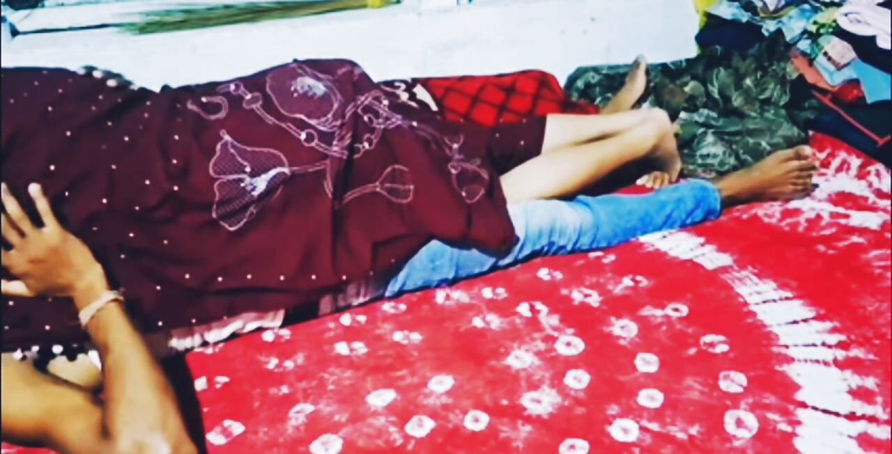चुलबुली बड़ी गांड वाली भाभी को अपने देवर के मजबूत लंड द्वारा गहरी चूत की जरूरत है ।
