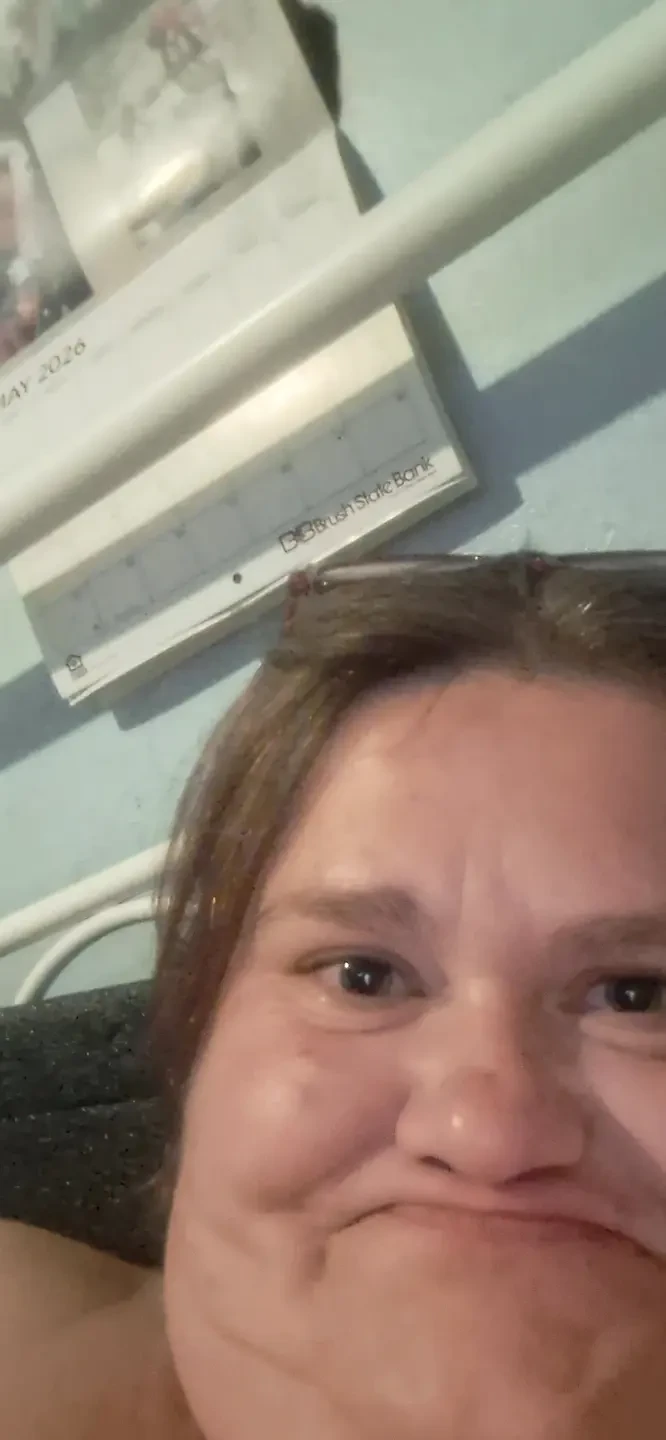 说下流话的熟女家庭主妇玩弄她的阴户