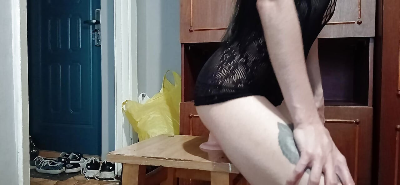 I fuck hard with a dildo and cum intensely