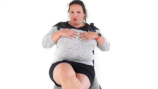 Cewek semok dengan jembut lembu lagi asik fingering memek be basahnya