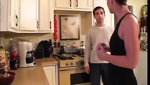 Orta yaşlı seksi kadın sikilmeyi seviyor