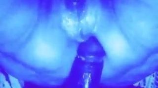 Latina milf rosie baddie esguicha em seu vibrador de 10 polegadas !!