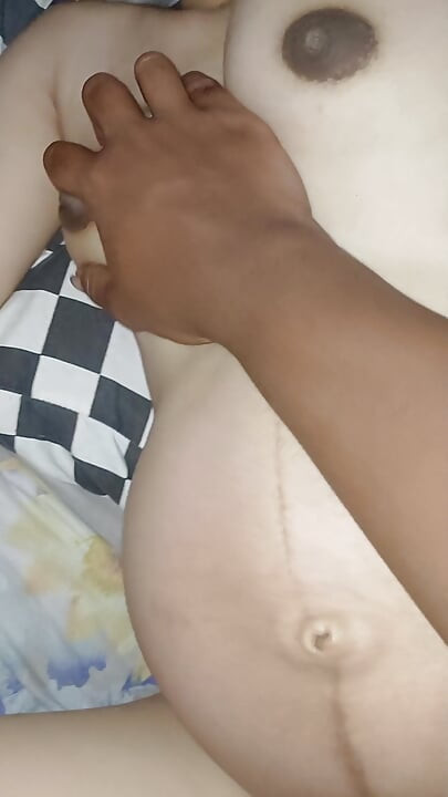 Pacar perempuan ku sangat suka menghisap kontol ku