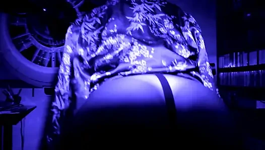 Vahşi açık havada sikiş ve bdsm tekme ile ateşli üniformalı sakso