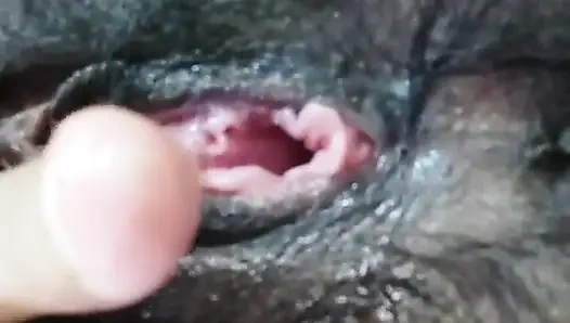 Desi geiles mädchen masturbckt mit einem dildo