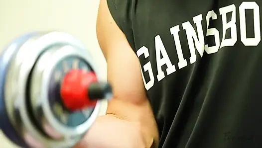 Verheiratete Frau mit flatterndem Schritt