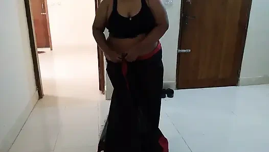 Üvey oğul sevgililer günü için hintli ateşli üvey anne sari giyinirken sikişiyor - anal sikiş ve kutlama