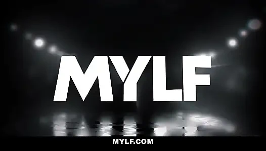 Kiara Edwards Stay Home MILF POV Sex