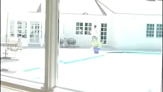 Nikki benz dövmeleriyle kanepede sikişiyor