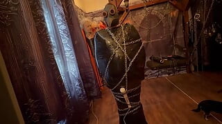 Parte 1:- Domina Satana & Palilhos do Homem de Saco envoltório e correntes.