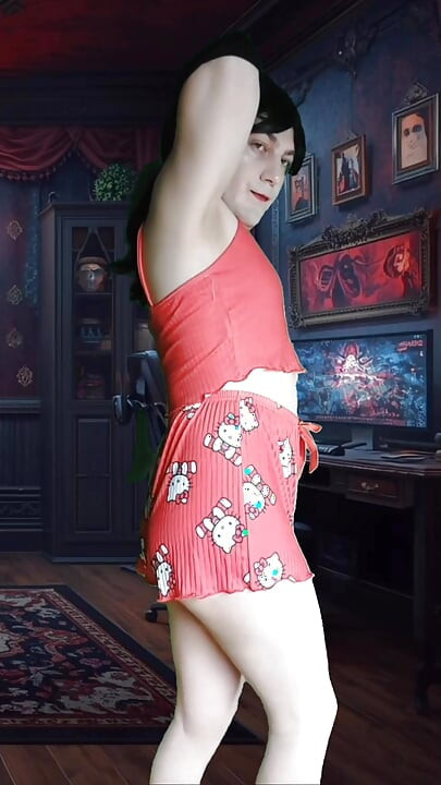 Branca feminina bonita maricas em sweet shorts booty dance