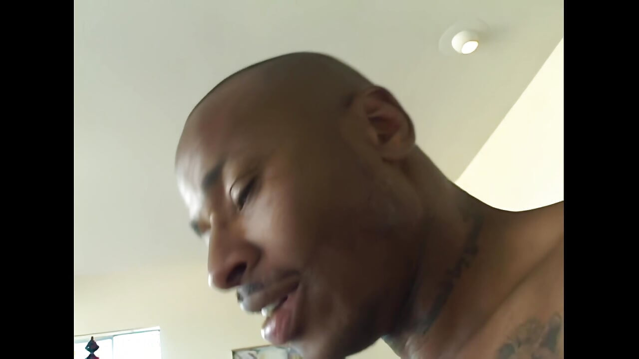 Tante seksi asal burundi suka banget dientot kontol besar!