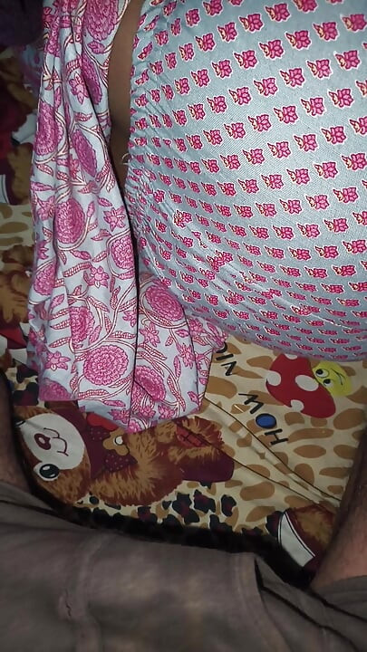 Soție desi futută în pizdă dimineața, sex cu gemete, voce hindi clară