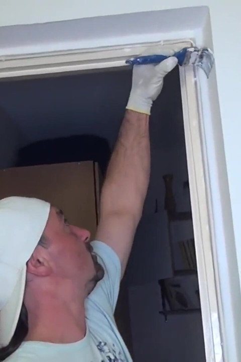 Granny fucked by the craftsman at home
