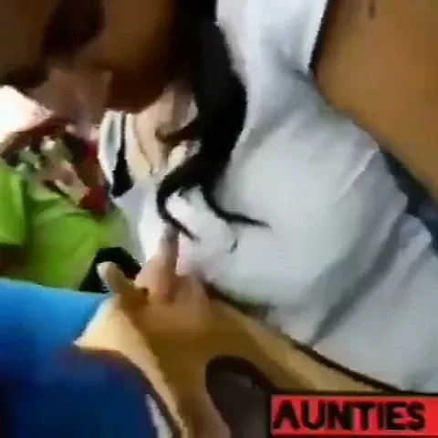 Mallu aunty hot boobs show