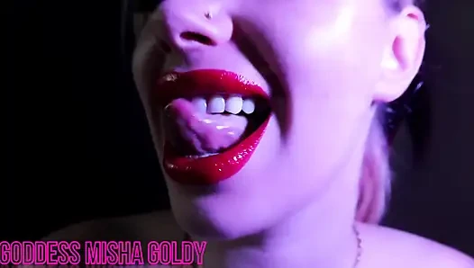 Bibir glossy merahku akan membuatmu berlutut