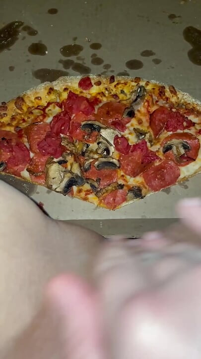 PIZZA TEEN MASTURBATION -KINKY FOOD FETISH-FEMALE WEIRD ARAB PORN-REAL ORGASM- AMATEUR- ARABIAN SNOWWHITE-USA LOS ANGELES 2025 G