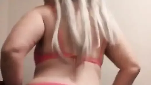 Sexy blonde big butt dance show