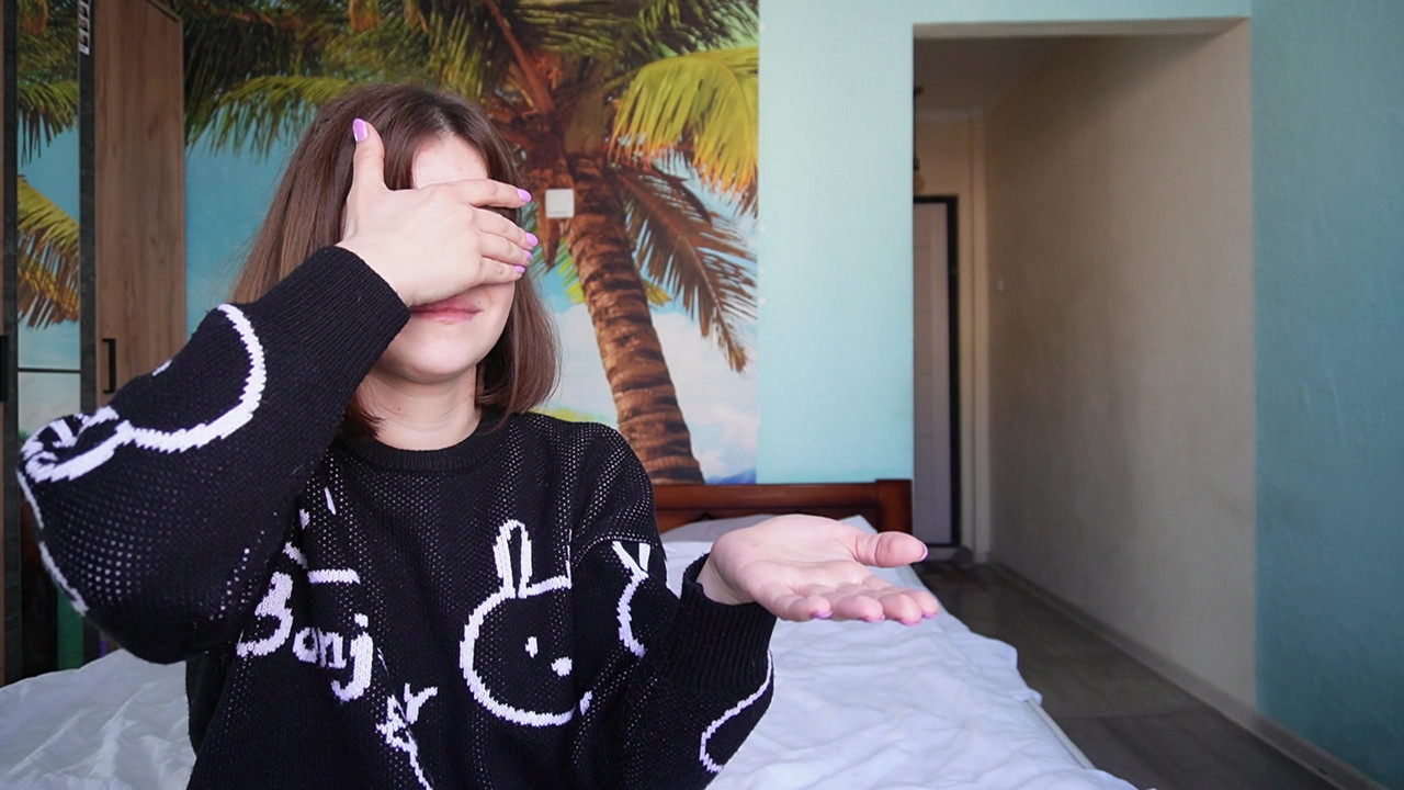 流行的在线游戏在视频博客期间变成继兄弟和继妹之间的性爱