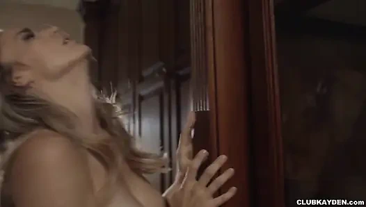 Kayden kross menggoda ryan ryans untuk jilat memek sampai orgasme