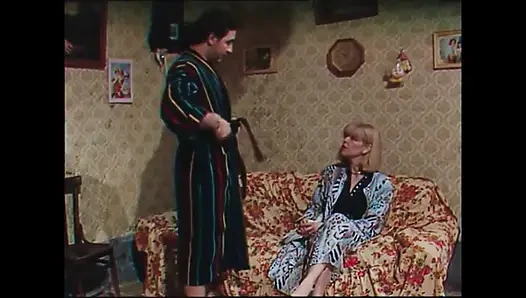 Ibu-ibu seksi dengan memek aduhai alami ini ngentot memek bejatnya!