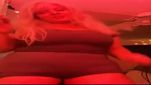 Rosie ile dans etmek mi? Hadi Sweet Pea. Ayağa kalk ve hadi vücudumuzu hareket ettirelim!! Birlikte...