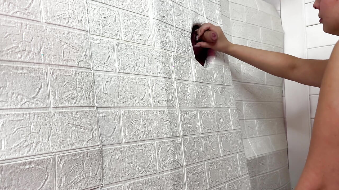Gloryhole: Se topește ca și cum ar fi așteptat-o