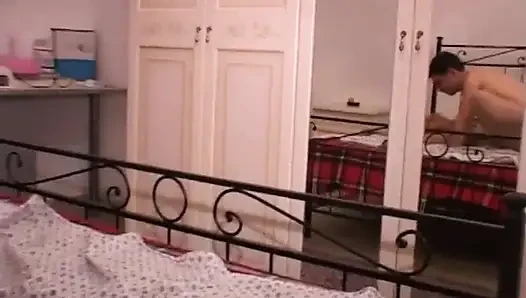 Добавьте место за столом